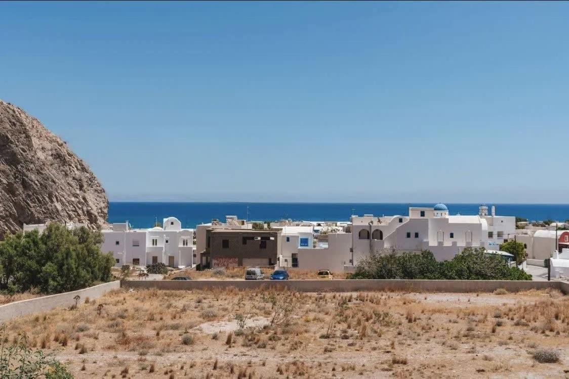 Santorini Seaside Retreat - Flora'S Summer Escape 페리사 외부 사진