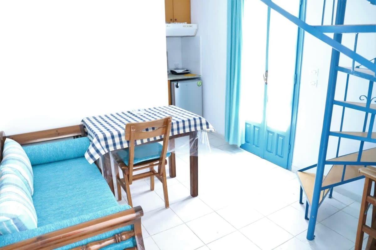 Santorini Seaside Retreat - Flora'S Summer Escape 페리사 외부 사진
