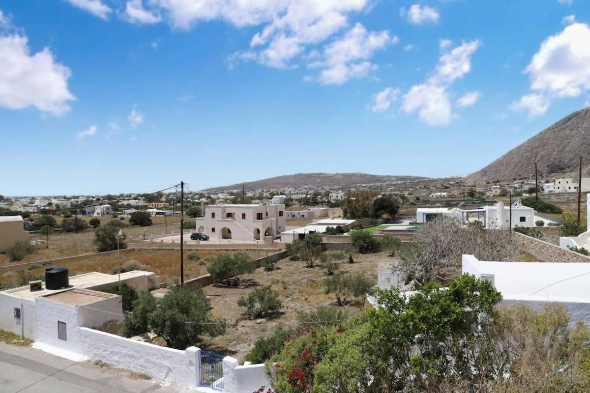 Santorini Seaside Retreat - Flora'S Summer Escape 페리사 외부 사진
