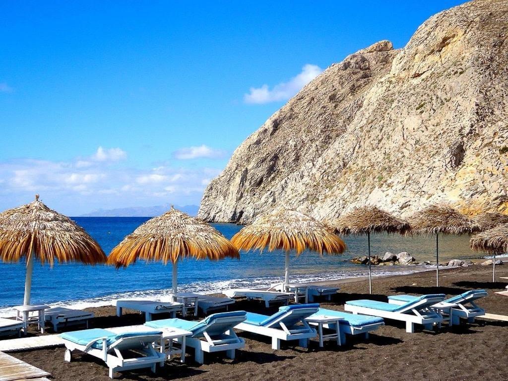 Santorini Seaside Retreat - Flora'S Summer Escape 페리사 외부 사진