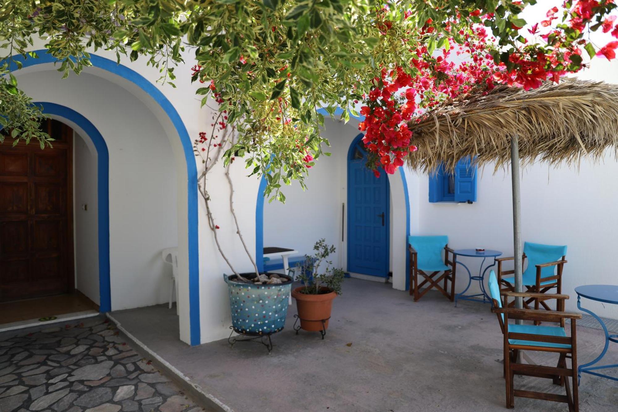 Santorini Seaside Retreat - Flora'S Summer Escape 페리사 외부 사진